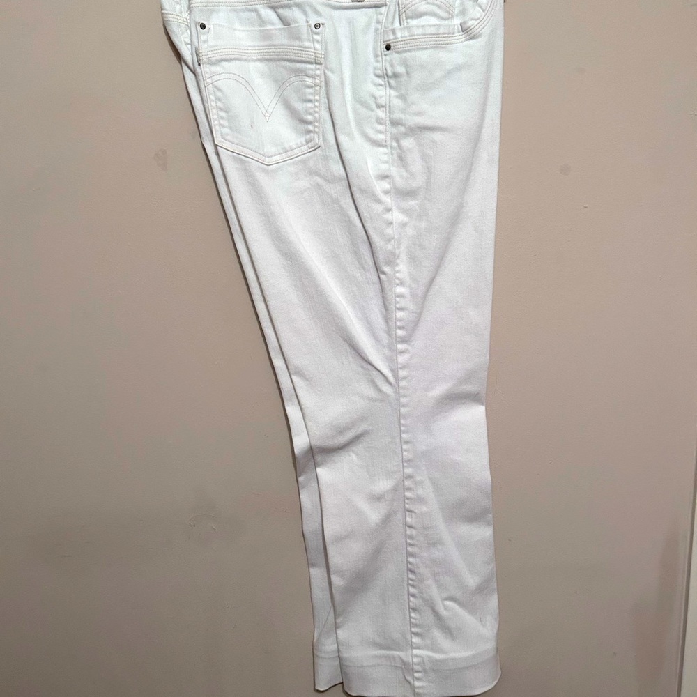 Levi cream white jeans, boot cut series. 34W -32L